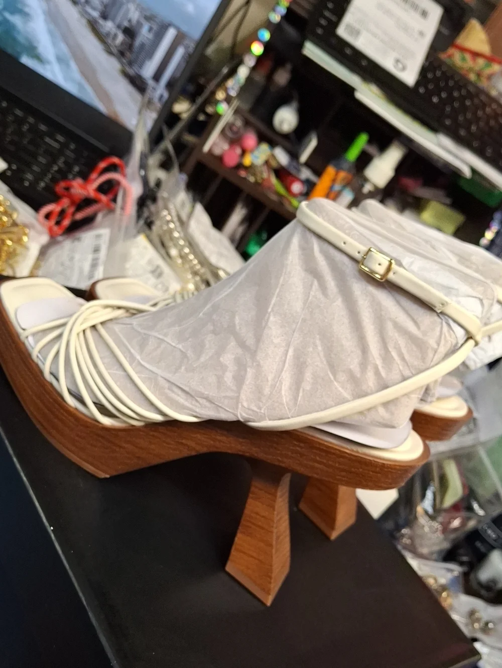 INC International Concepts Cream Strappy Platform Sandals 9.5M New in Box